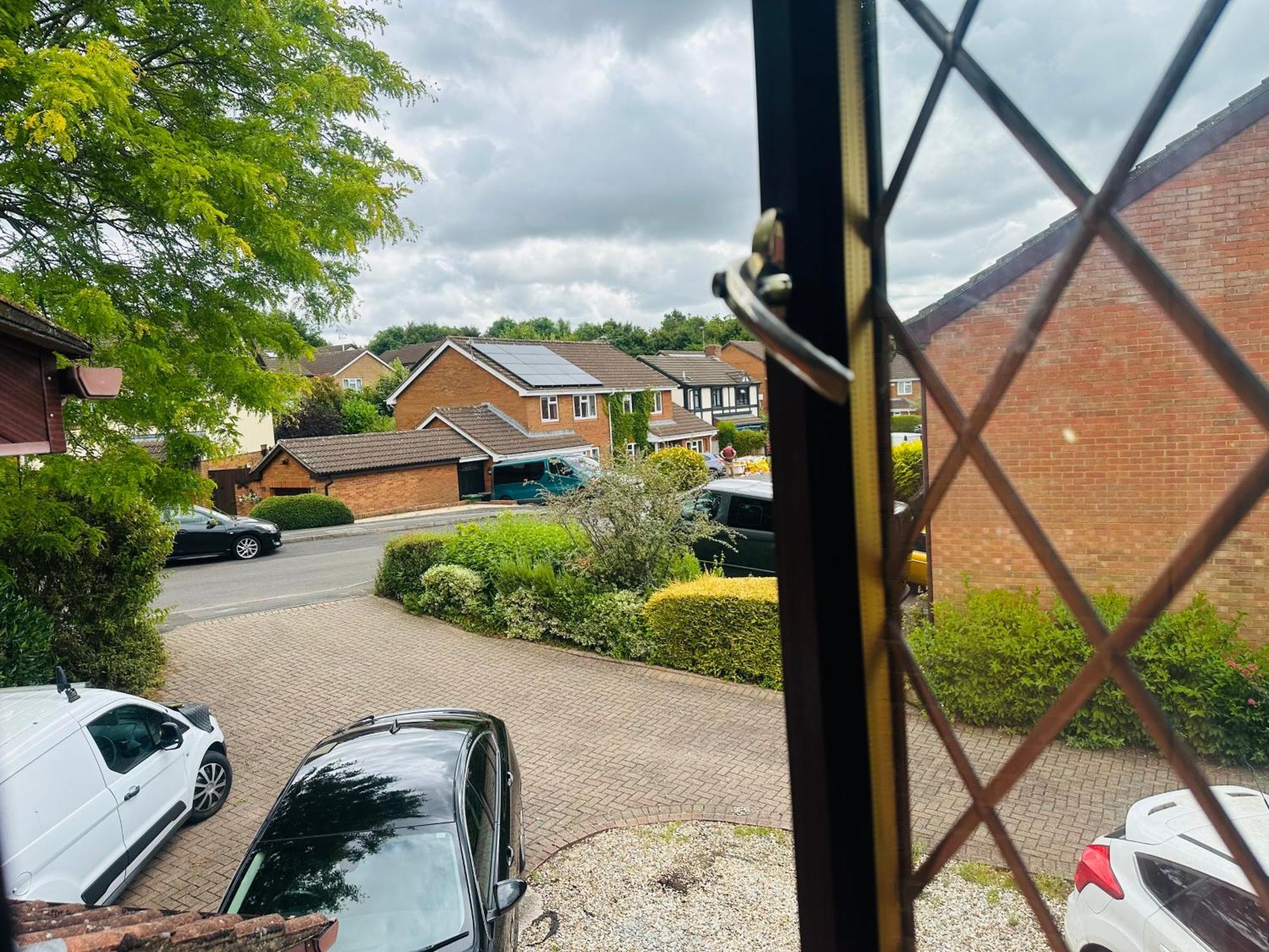 Home Away From Home Swindon Exterior foto